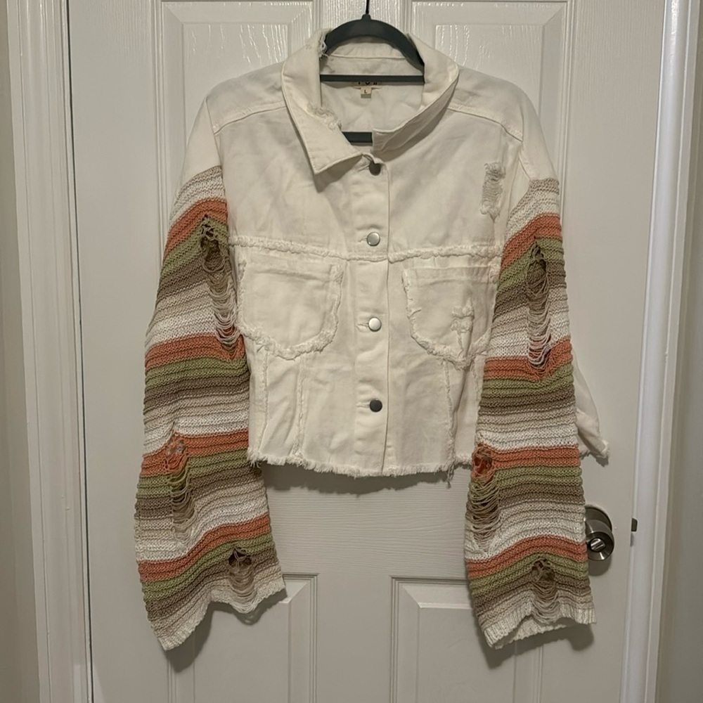 Cropped oversized knit sleeve denim jacket